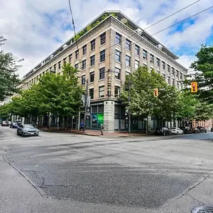 https://stylish-1-bedroom-loft-in-gas-town.vancouver-hotels-bc.net